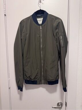 Pull&Bear Men’s Small Olive Green Bomber Jacket Navy Trim MA-1 Zip Utility Light